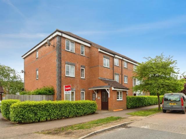 Flat for sale in Fretherne, Hertfordshire