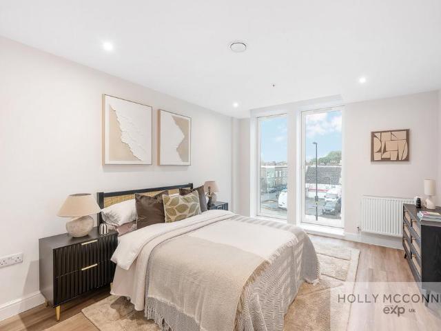 Flat for sale in London Borough of Lewisham, Lower Sydenham