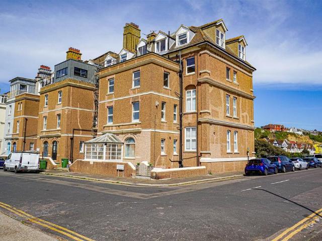 Flat for sale in West Marina, Guestling Green