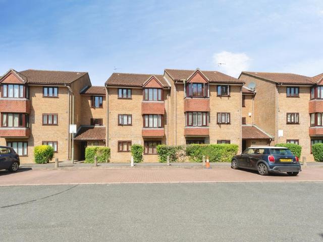 Flat for sale in Hillview, Surrey