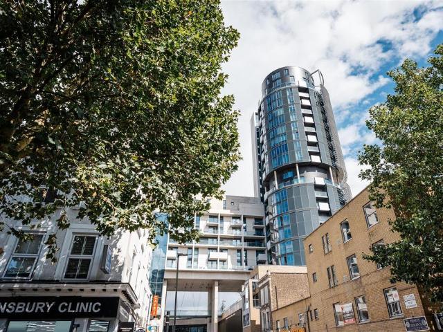 Flat for sale in Finsbury Park, Greater London