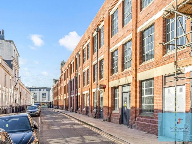 Flat for sale in Round Hill, Brighton & Hove