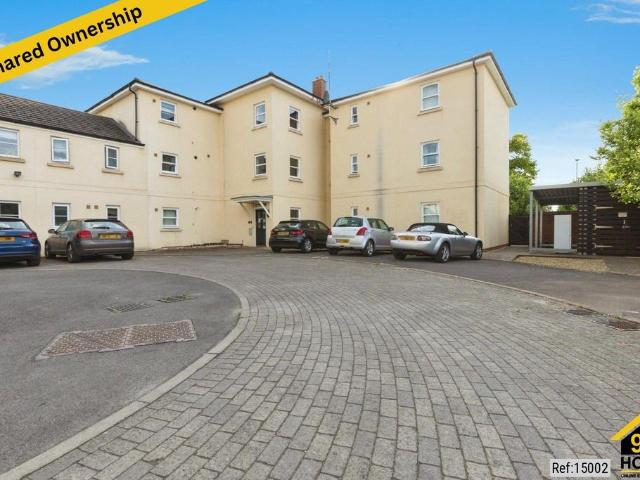 Flat for sale in Oakley, Golden Valley