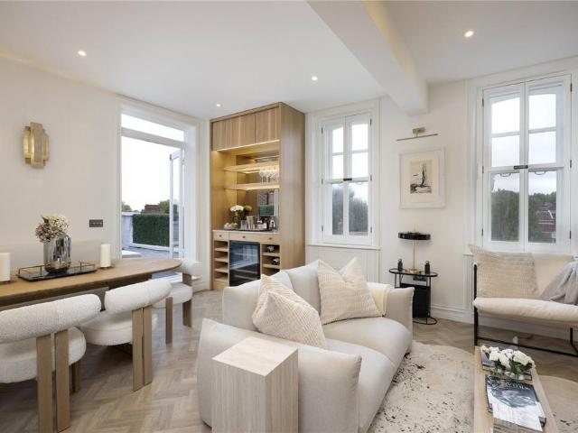 Flat for sale in Chelsea, Greater London