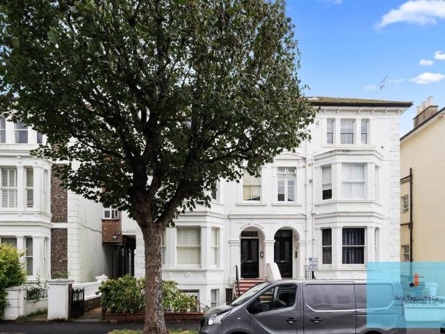 Flat for sale in Aldrington