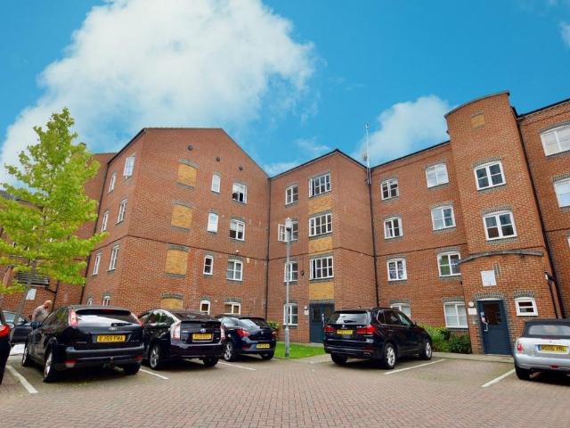 Flat for sale in Stratford Marsh, Greater London