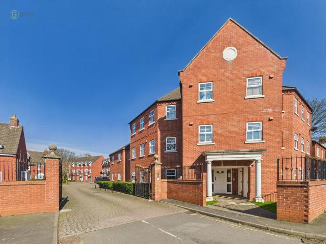 Flat for sale in Kettlebrook, Staffordshire