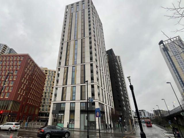Flat for sale in London Borough of Lewisham, Ladywell