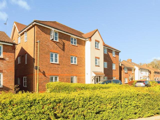 Flat for sale in Great Ashby, King's Walden