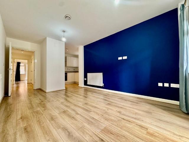 Flat for sale in Spring Park, Luton