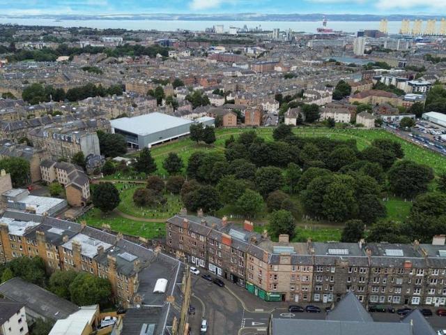 Flat for sale in Hillside, Leith