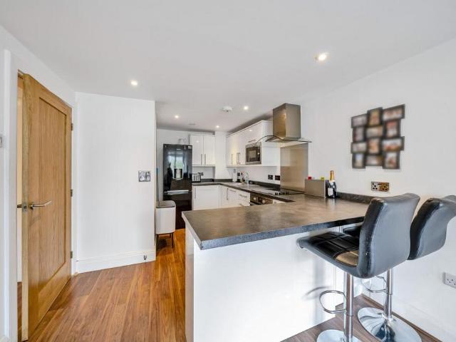 Flat for sale in Old Kent Road, Greater London