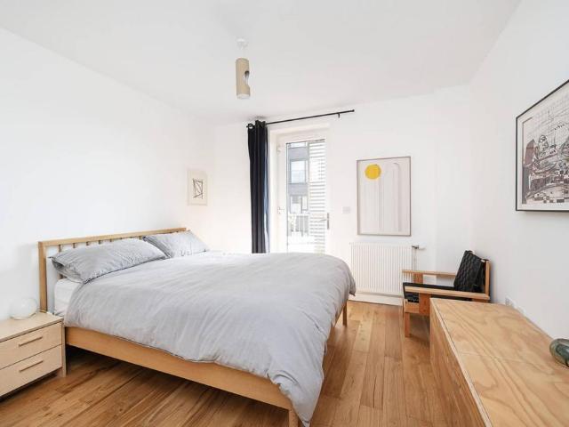Flat for sale in South Hackney, Greater London