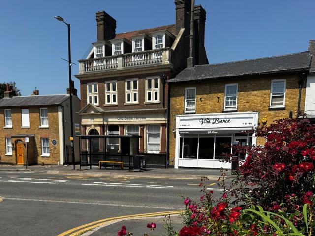 Flat for sale in Bushey