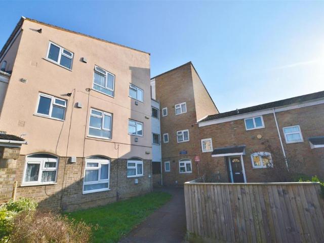 Flat for sale in Slough