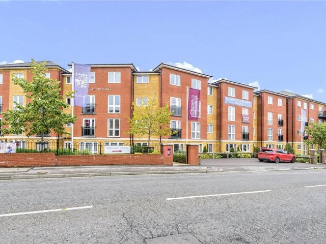 Flat for sale in Portswood Park, Portswood