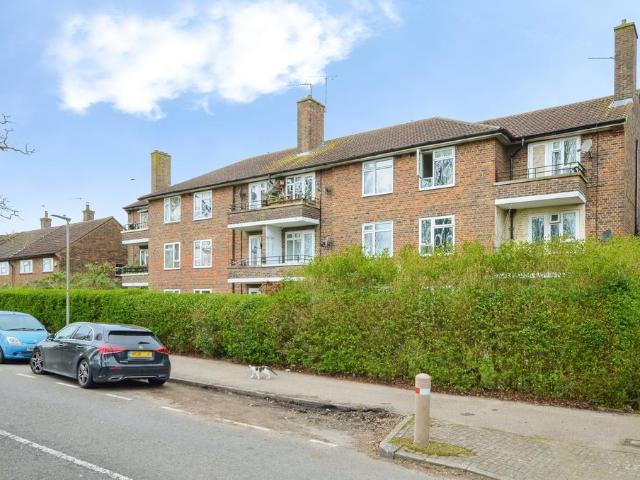 Flat for sale in Elstree and Borehamwood, Borehamwood