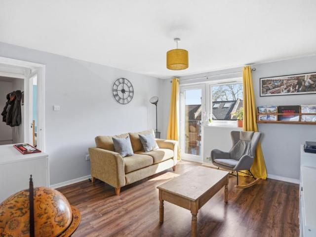 Flat for sale in West Norwood, Greater London