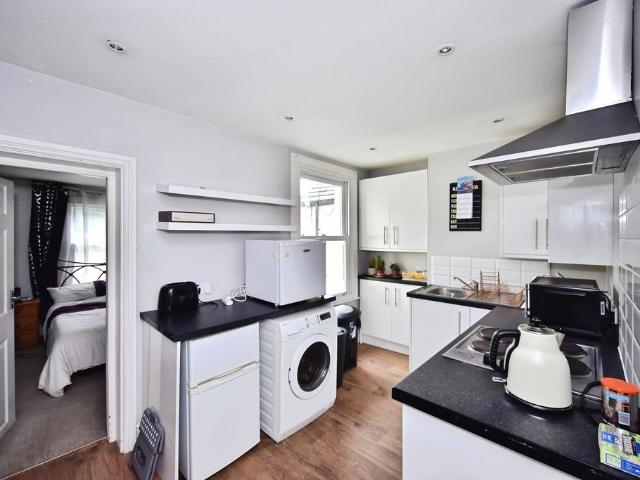 Flat for sale in Midway, Kent