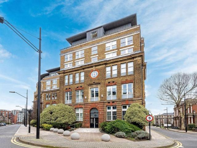 Flat for sale in Plumstead, Greater London