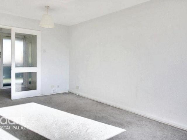 Flat for sale in London Borough of Croydon, Upper Norwood
