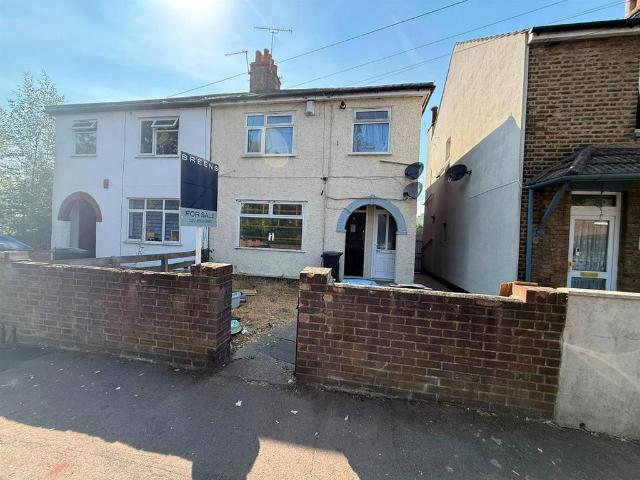 Flat for sale in Greater London