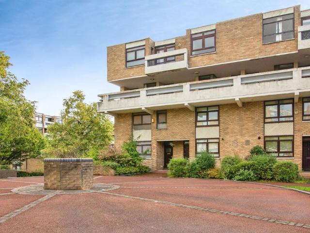Flat for sale in Sulgrave, Washington