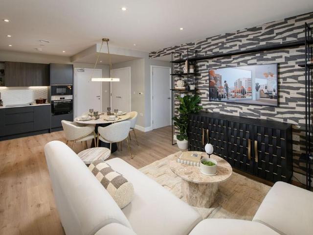 Flat for sale in Glyndon, Greater London