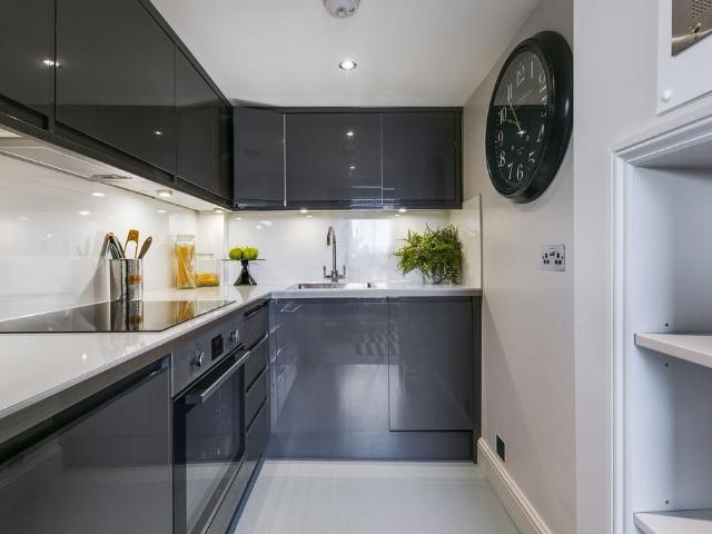 Flat for sale in Royal Borough of Kensington and Chelsea, Greater London