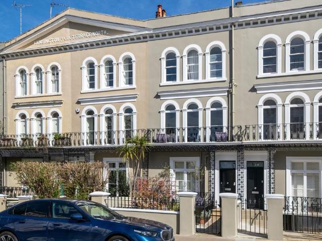 Flat for sale in Notting Hill, Greater London