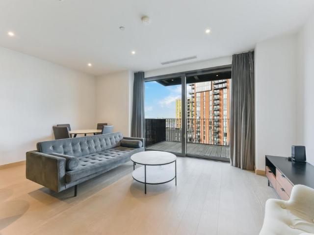 Flat for sale in Nine Elms, Greater London