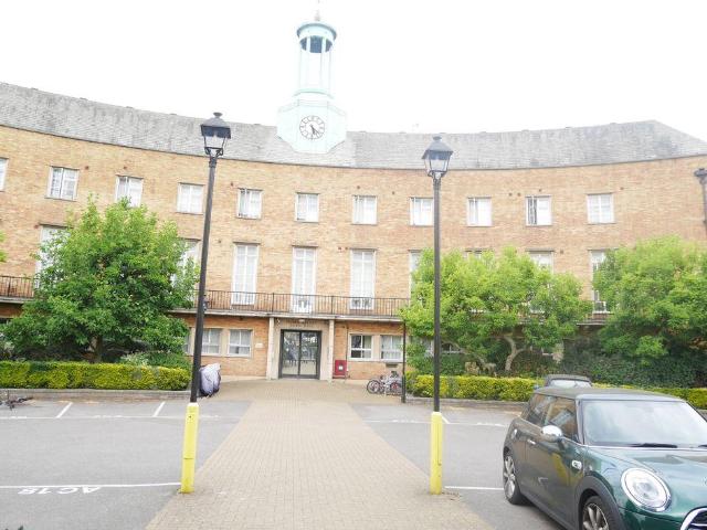 Flat for sale in Friern Barnet, Greater London
