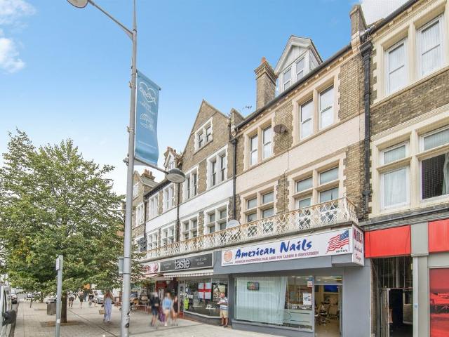 Flat for sale in Dale Hill, Essex
