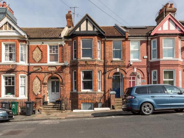 Flat for sale in Round Hill, Brighton & Hove
