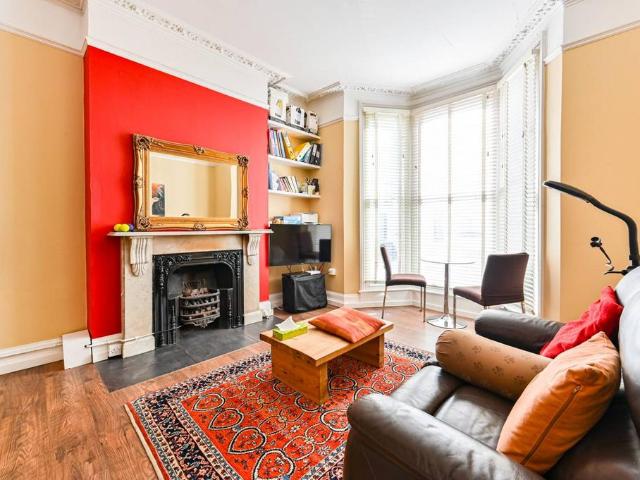 Flat for sale in Earl's Court, Isle Of Man