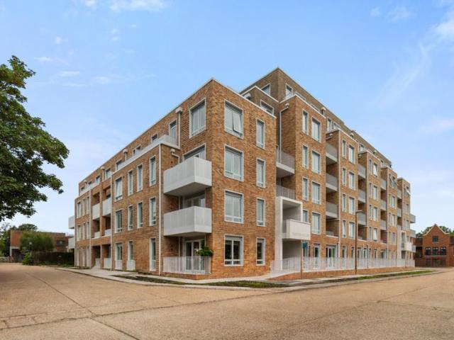Flat for sale in Fishersgate, West Sussex