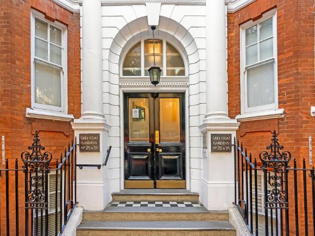Flat for sale in Westminster, Greater London