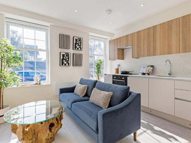 Flat for sale in Lunnon, Buckinghamshire