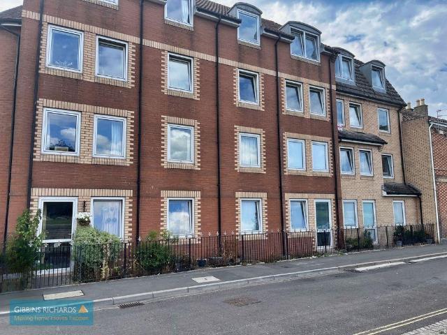 Flat for sale in Bridgwater, Somerset