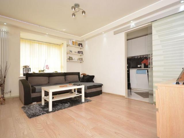 Flat for sale in Charlton Riverside, Greater London