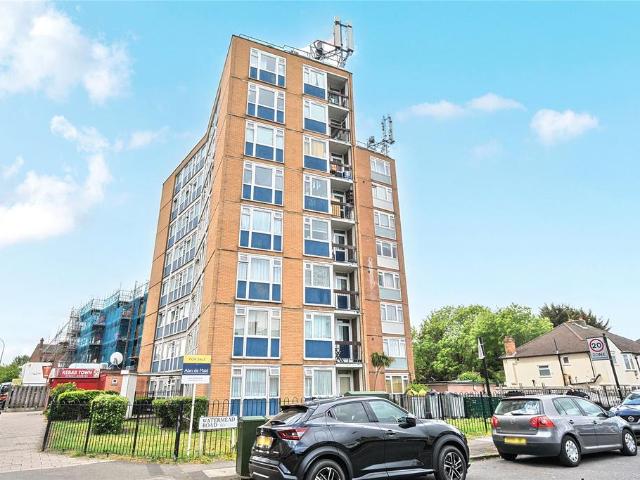 Flat for sale in London Borough of Lewisham, Greater London