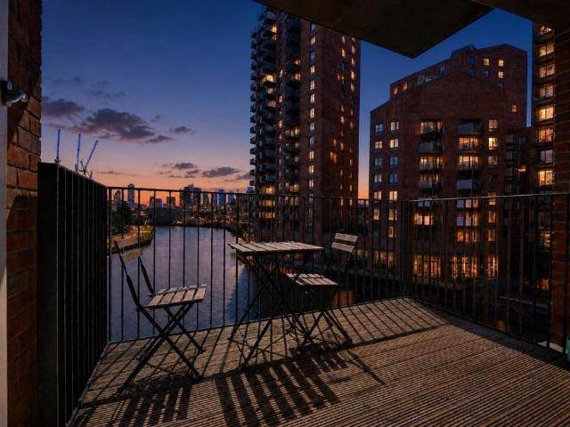 Flat for sale in Bromley-by-Bow, Poplar Grove