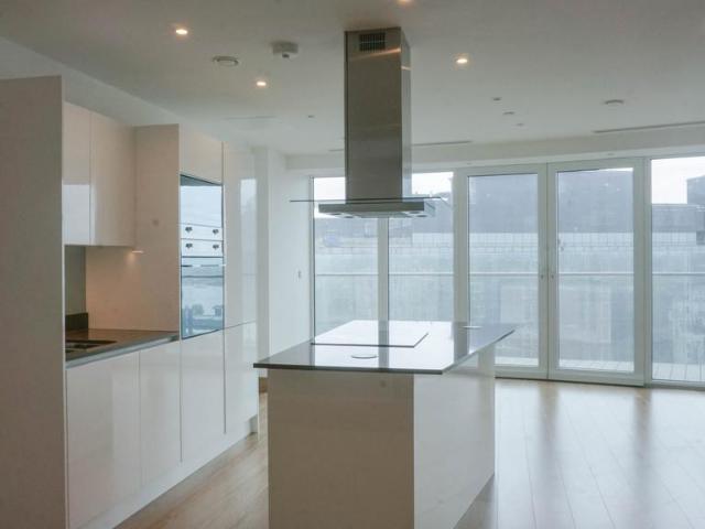 Flat for sale in Isle Of Dogs, Greater London