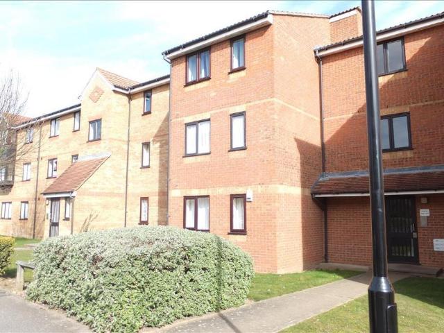 Flat for sale in London Borough of Hounslow, Lower Feltham