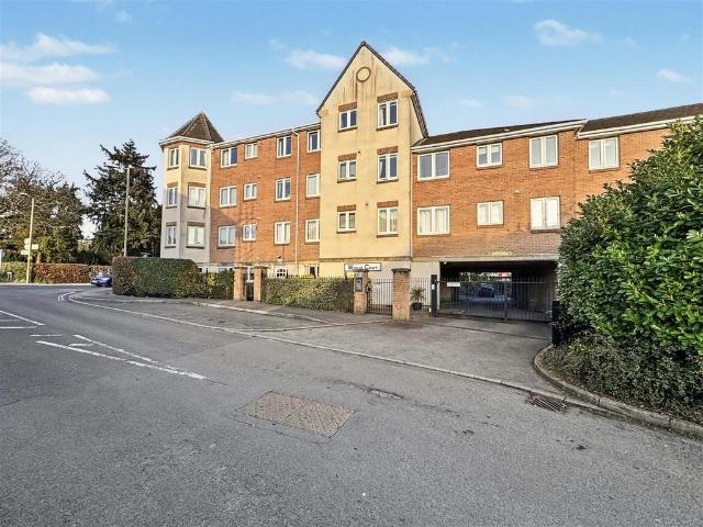 Flat for sale in Farnborough, Hampshire