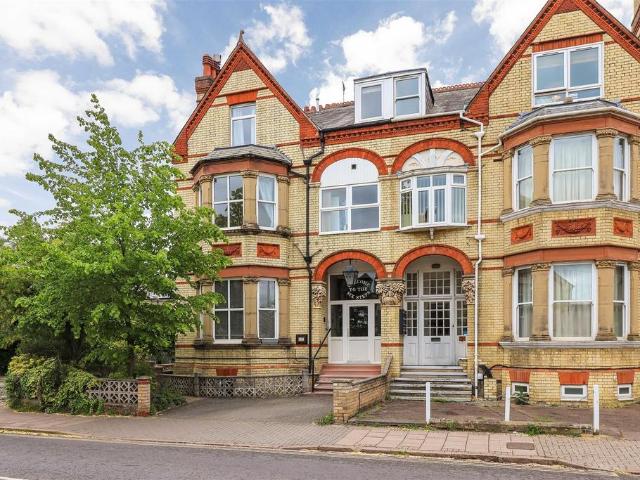 Flat for sale in Arbury, Cambridgeshire