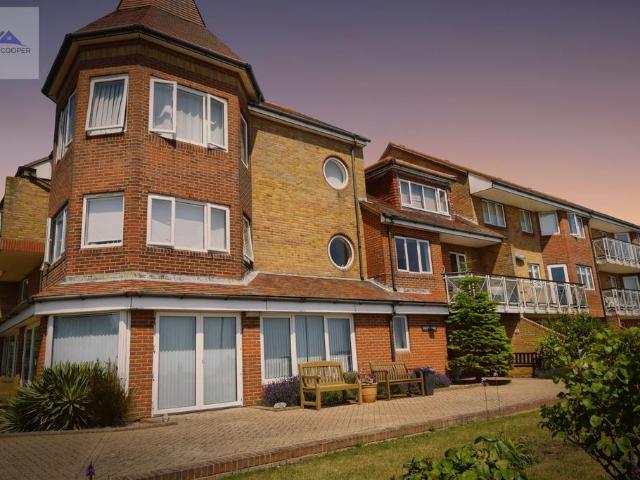 Flat for sale in Frinton and Walton, Dale Hill