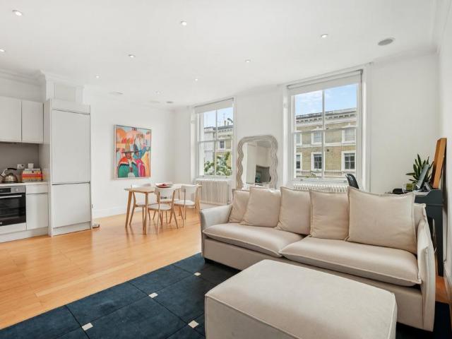 Flat for sale in Brompton, Greater London