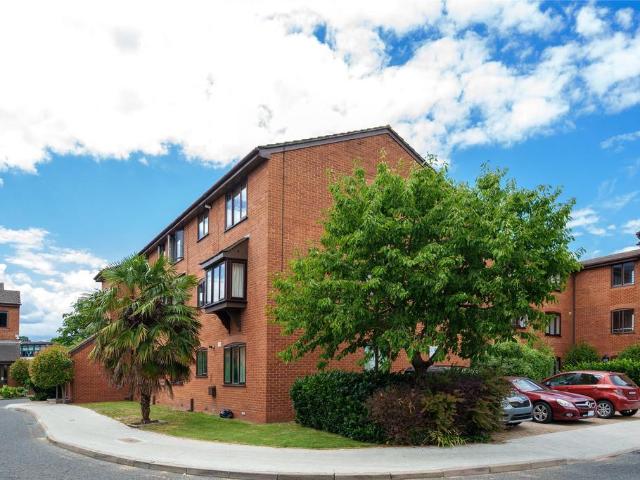Flat for sale in Southfields, Greater London