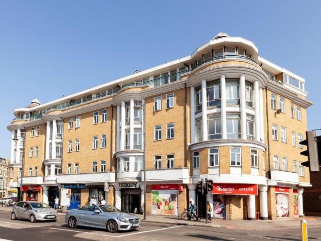 Flat for sale in West Hackney, Greater London